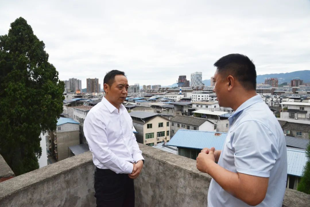 张勋图督导调研“第五立面”综合改造工作