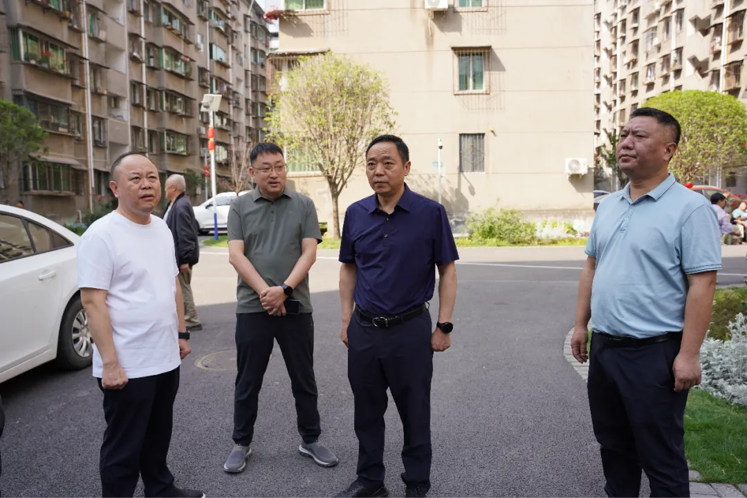 张勋图调研老旧小区改造与海绵小区建设工作