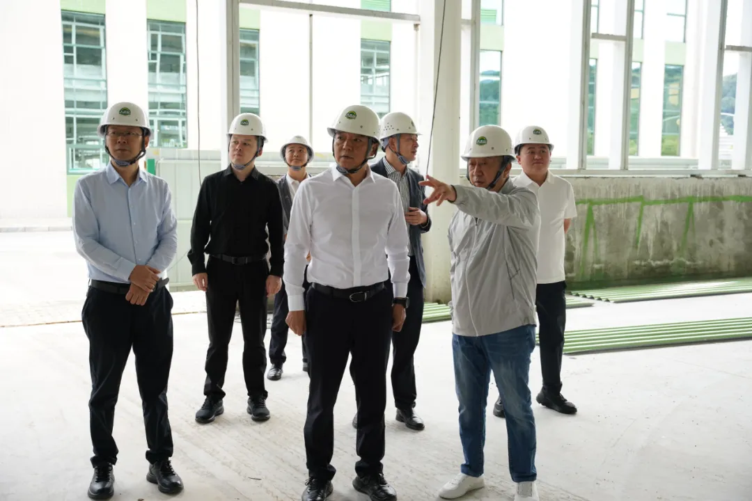 张勋图调研重点项目建设和老旧小区改造工作